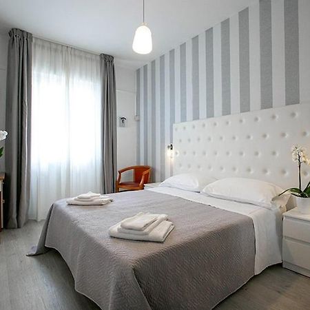 Hotel La Perla ริมินี ภายนอก รูปภาพ