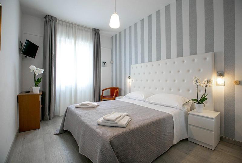 Hotel La Perla ริมินี ภายนอก รูปภาพ