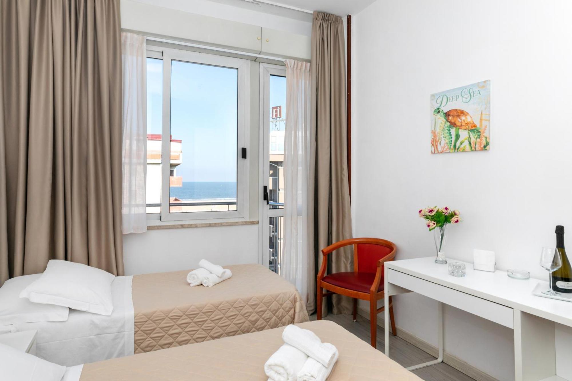 Hotel La Perla ริมินี ภายนอก รูปภาพ