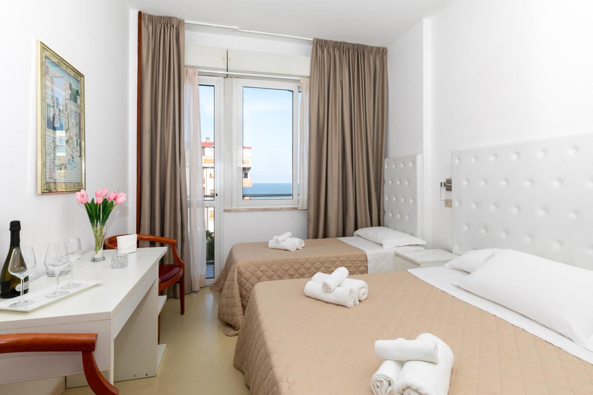 Hotel La Perla ริมินี ภายนอก รูปภาพ