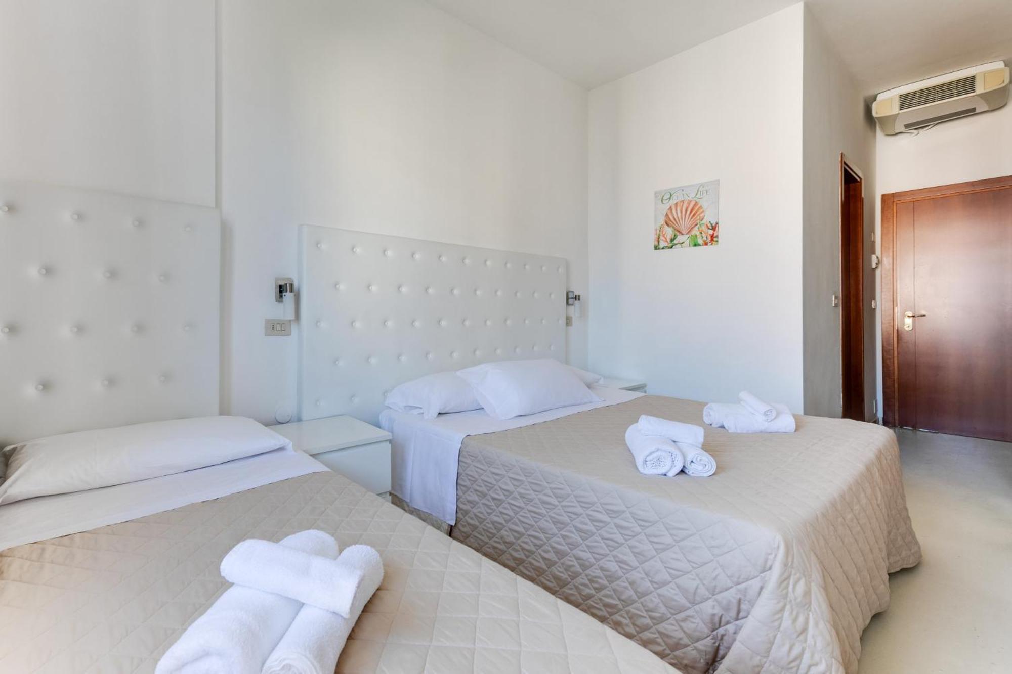 Hotel La Perla ริมินี ภายนอก รูปภาพ