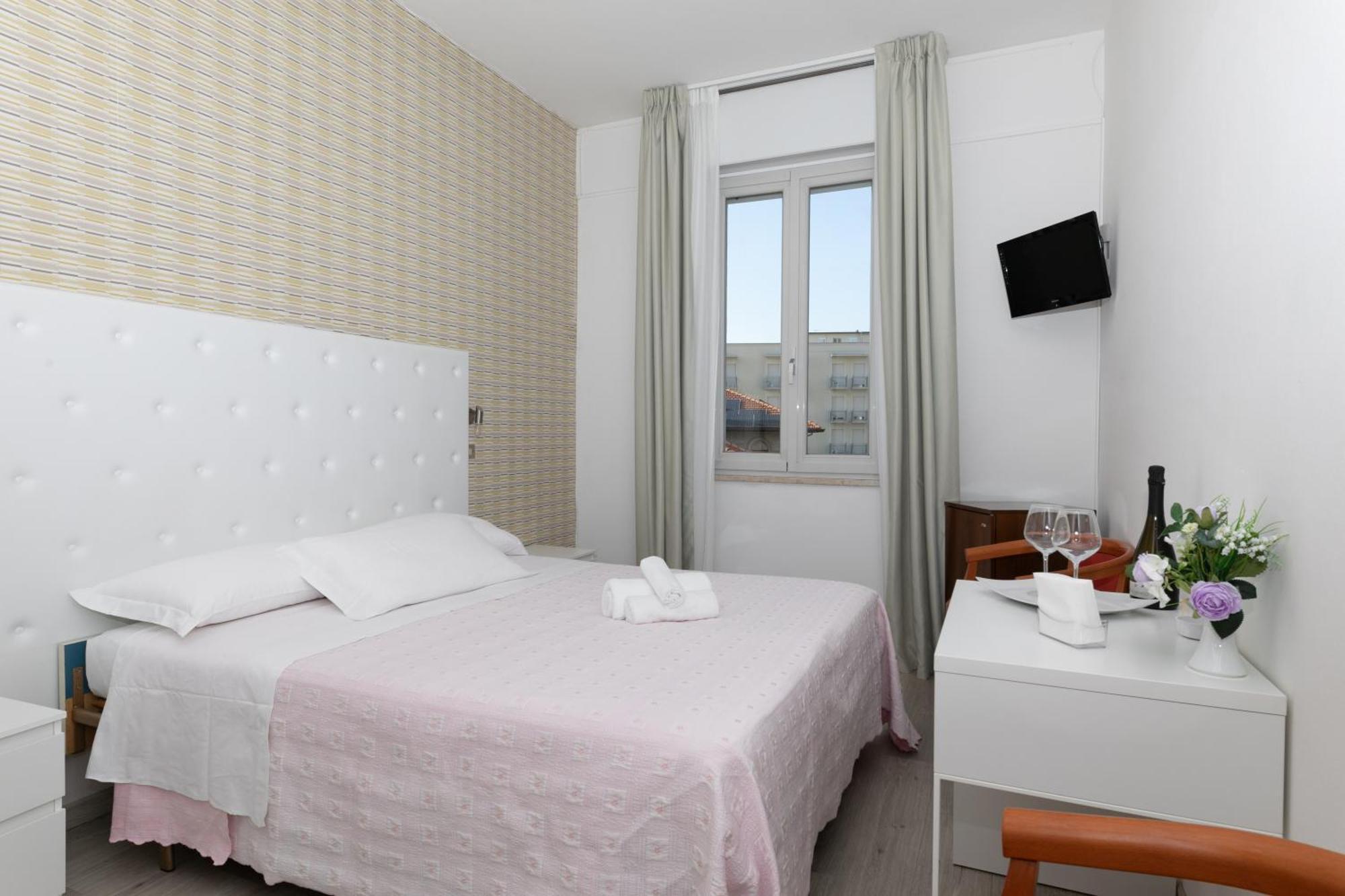 Hotel La Perla ริมินี ภายนอก รูปภาพ