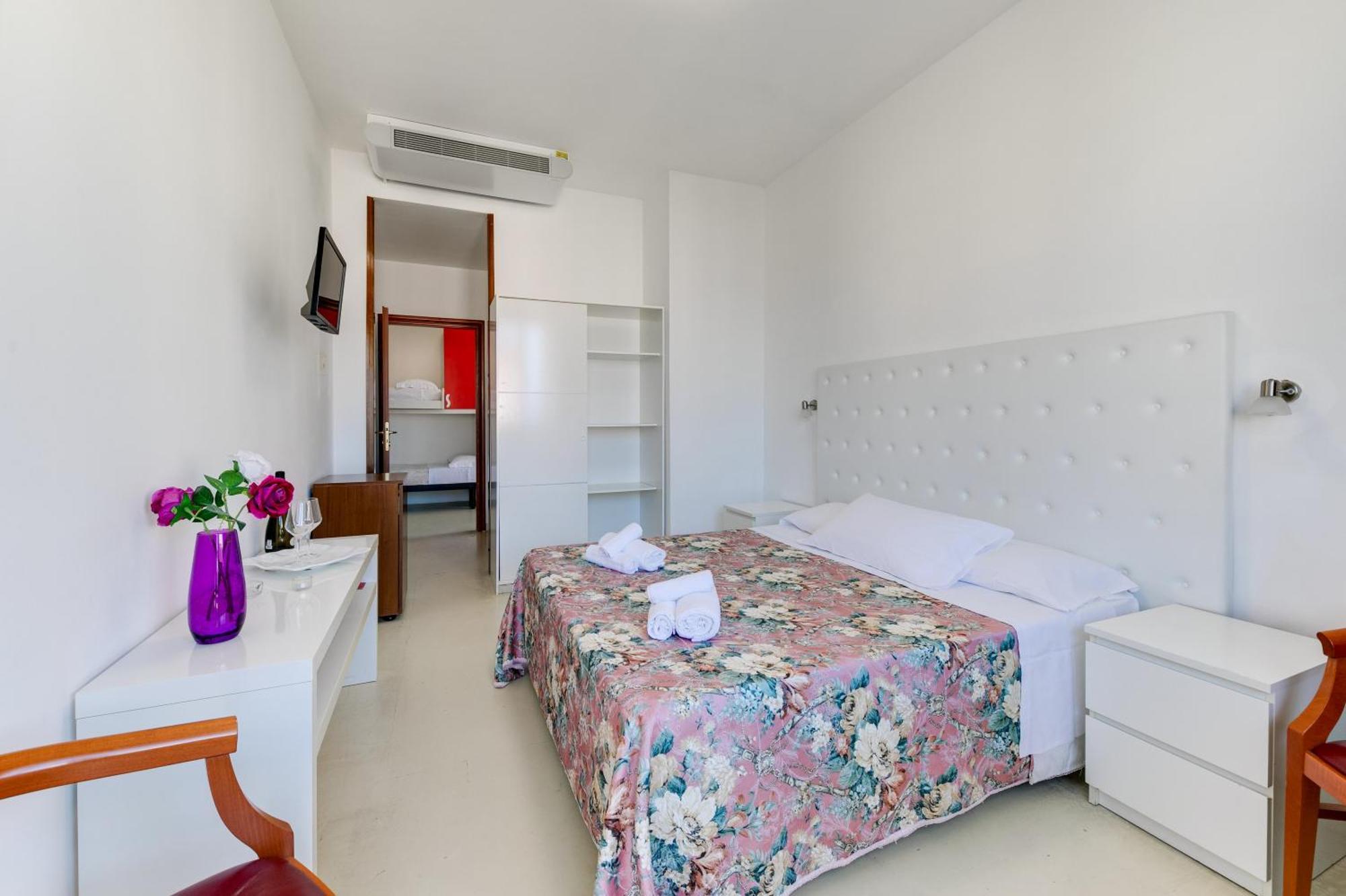 Hotel La Perla ริมินี ภายนอก รูปภาพ