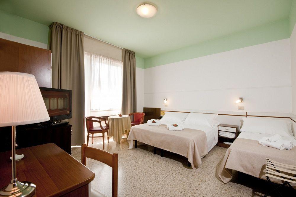 Hotel La Perla ริมินี ภายนอก รูปภาพ