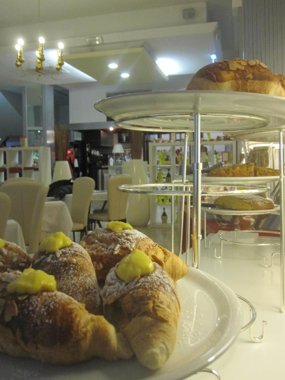 Hotel La Perla ริมินี ภายนอก รูปภาพ